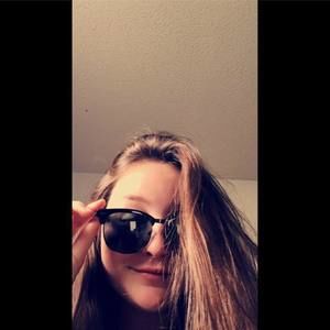 Meet your Posher, Chloe